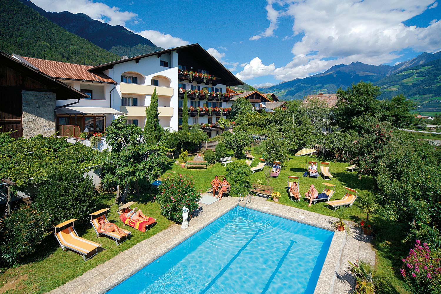 Garten mit Pool
